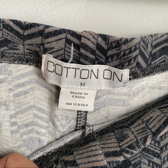 Printed Leggings Gray and Black - Picture 4 of 9